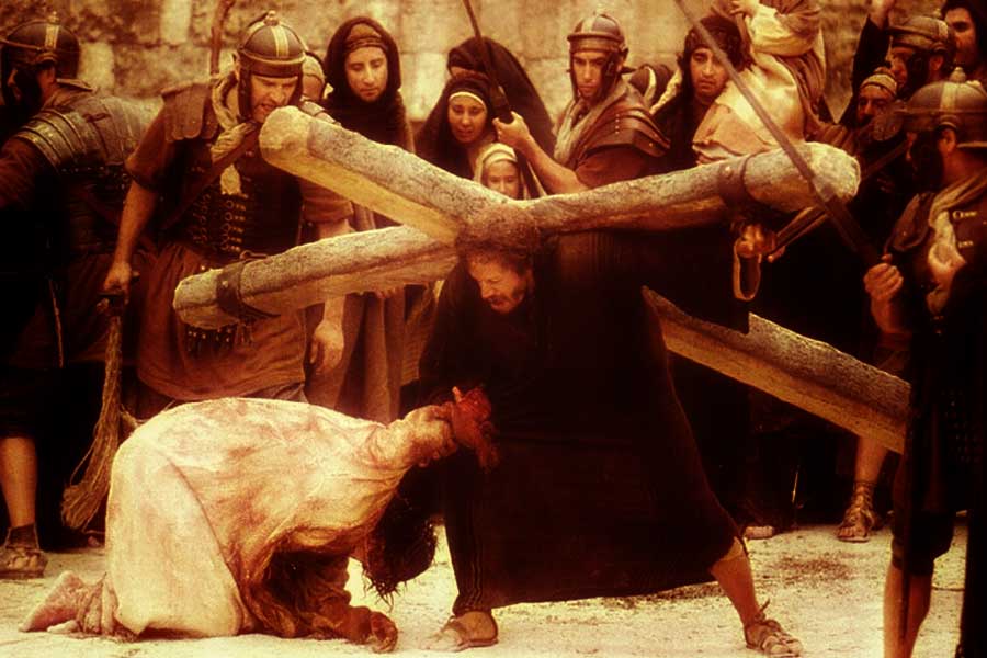 Llevan a Jesús para ser crucificado