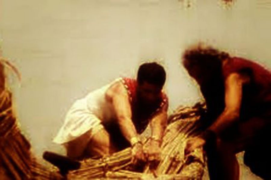 Moisés huye de Egipto